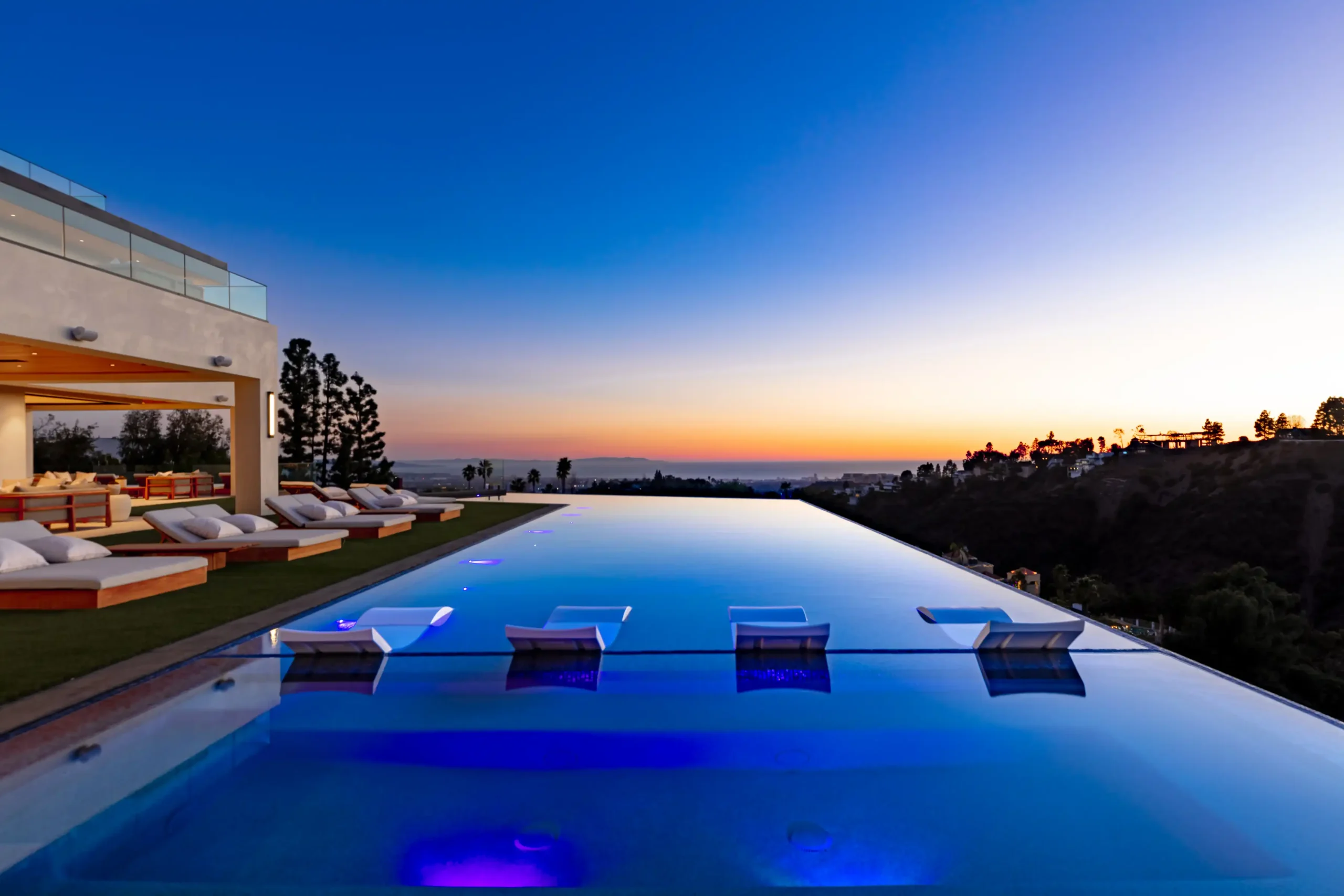 Poolwithview Ravello Escrow