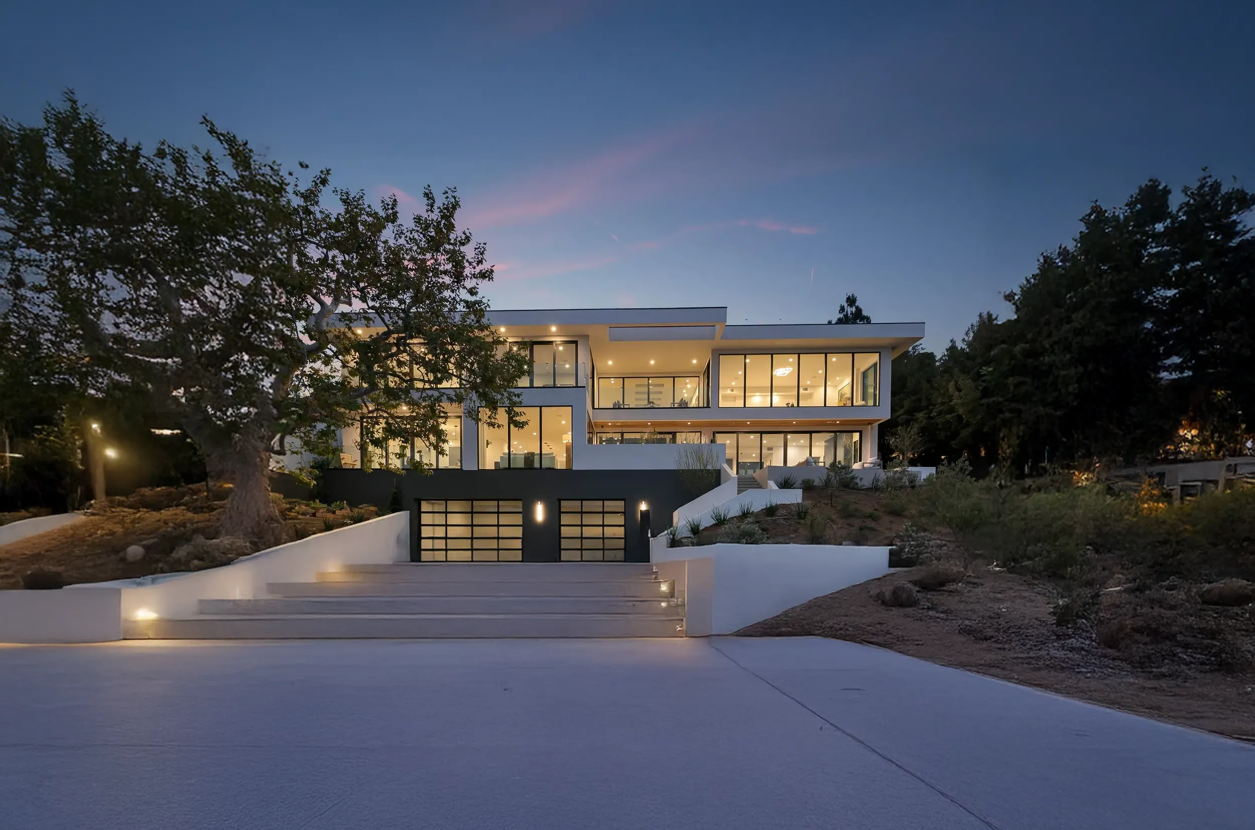 Escrow Services in Los Angeles: Expert Guidance for Every Transaction